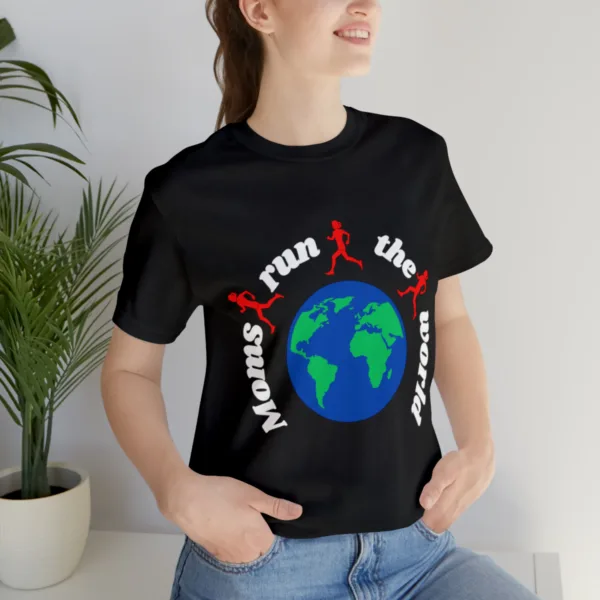 New Moms Run The World T-shirt - Image 21