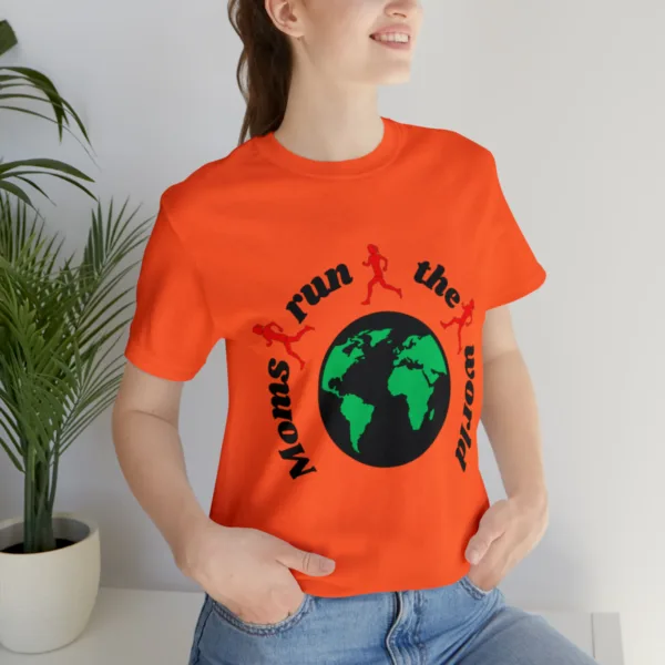 New Moms Run The World T-shirt - Image 16