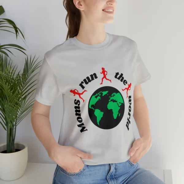 New Moms Run The World T-shirt - Image 26