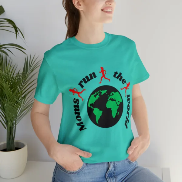 New Moms Run The World T-shirt - Image 31