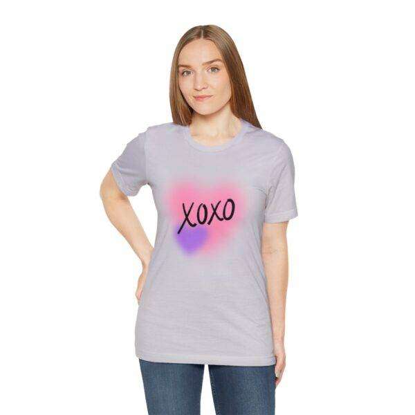New Kiss Woman T-shirt - Image 49
