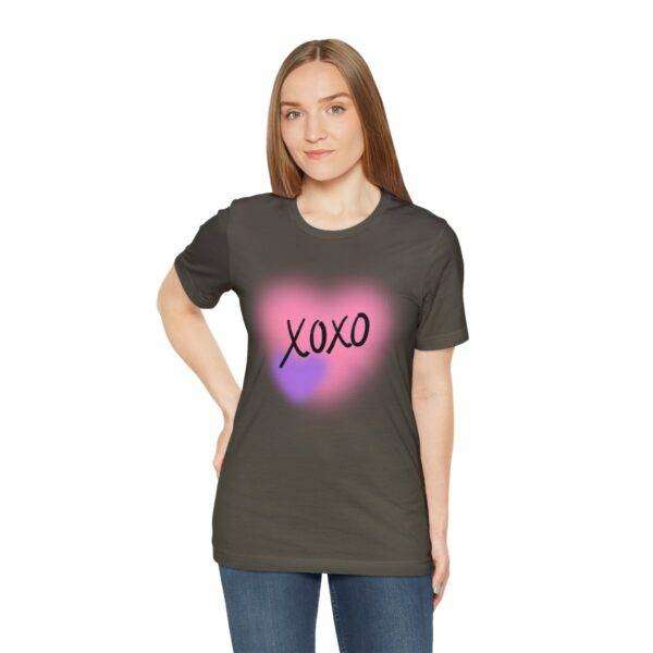 New Kiss Woman T-shirt - Image 31