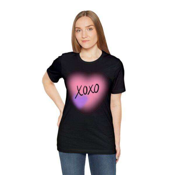 New Kiss Woman T-shirt - Image 19