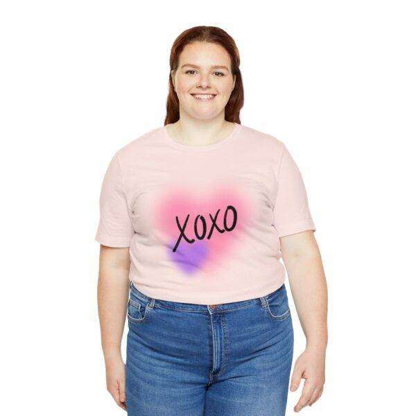 New Kiss Woman T-shirt - Image 16